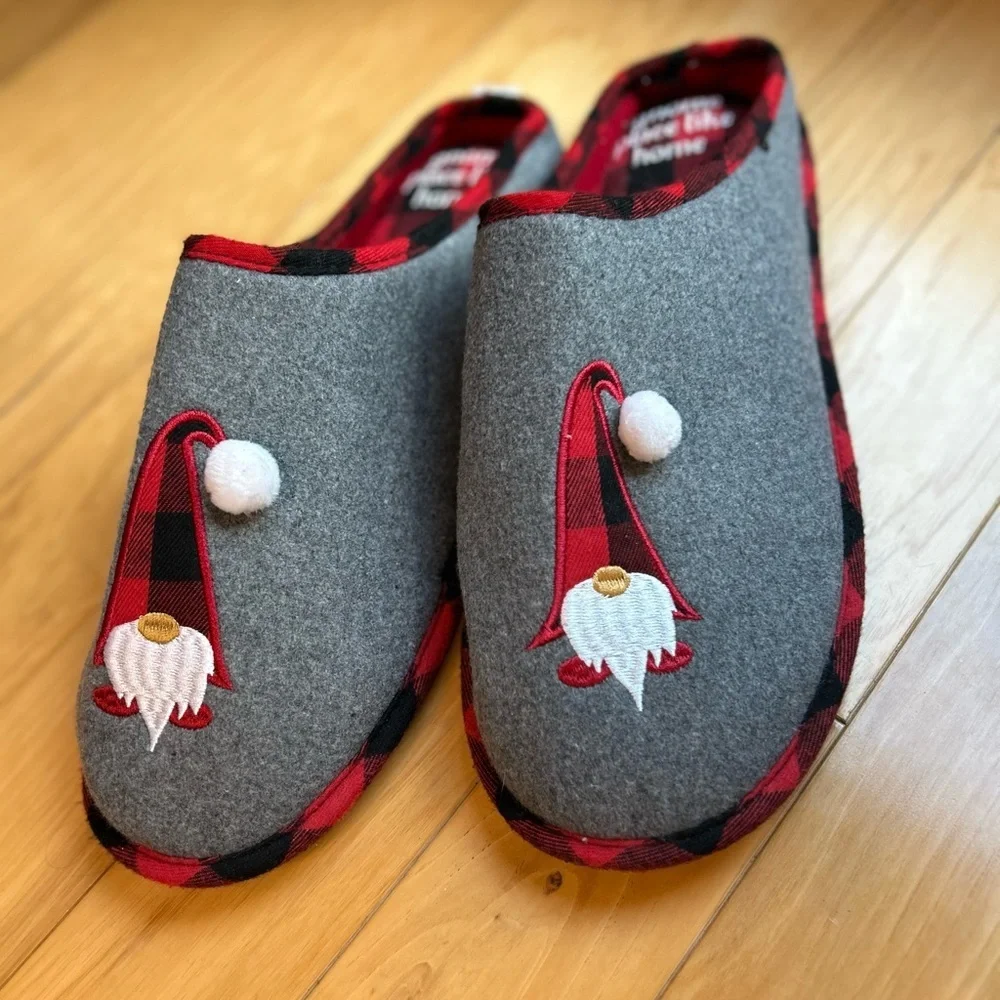 Dakota Gray and Red Men’s Slippers with Gnome Design - Picture 9 of 11
